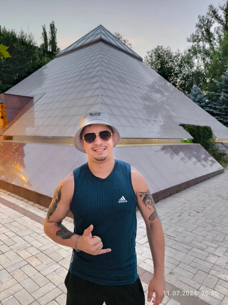  53886491  Vlad, 23 ,    