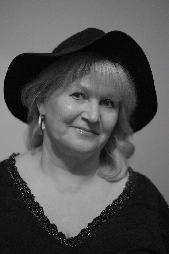  42912761  Elsi SYgoria, 63 ,    