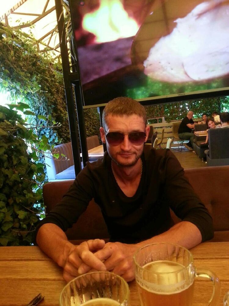  --,   Leo, 44 ,   ,   