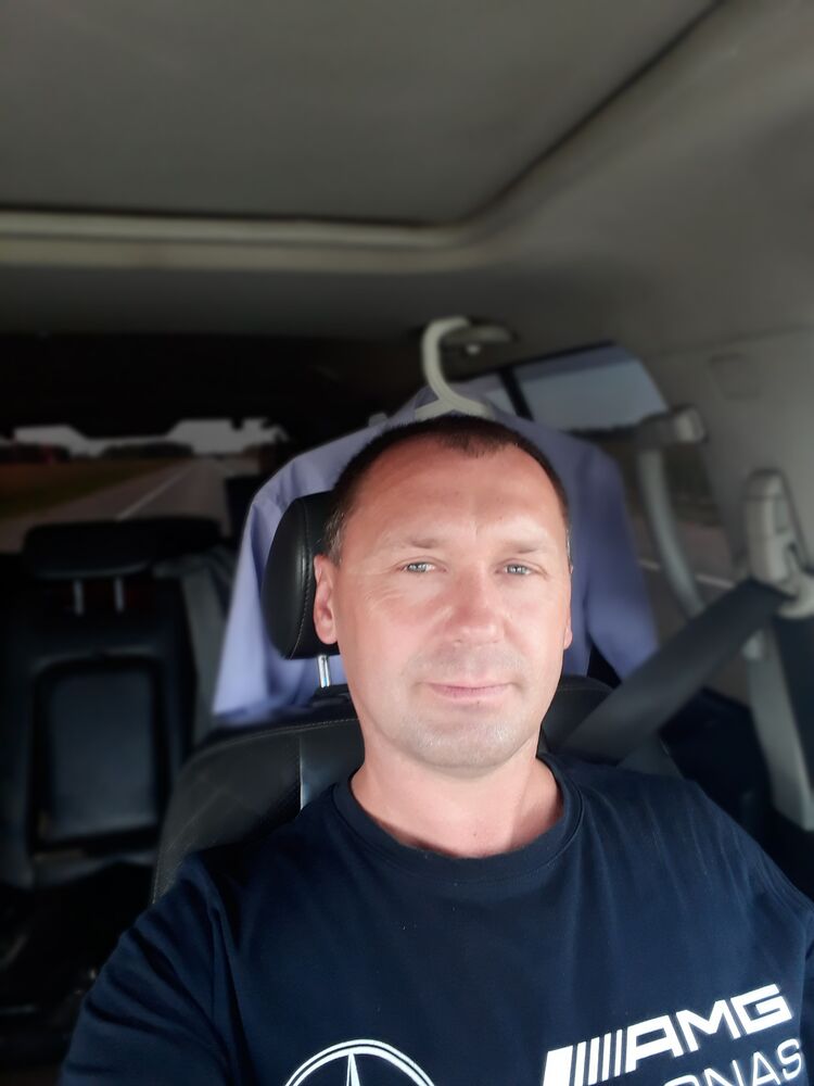  ,   Sergei, 41 ,   c 