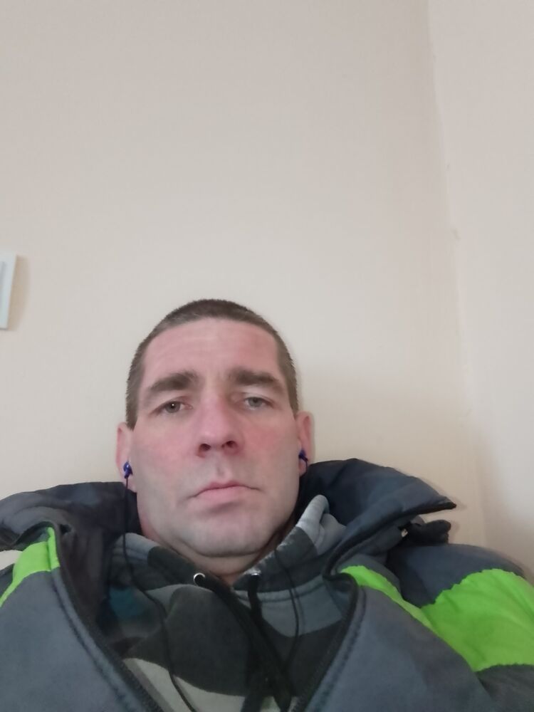  ,   Oleg, 42 ,     