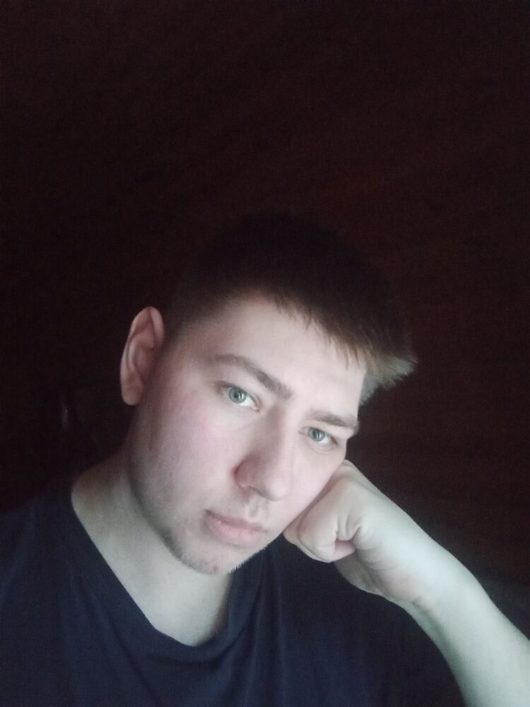  41756621  Alexander, 24 ,    