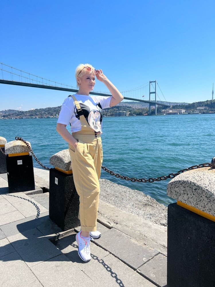  54155861  Lidia, 57 ,    