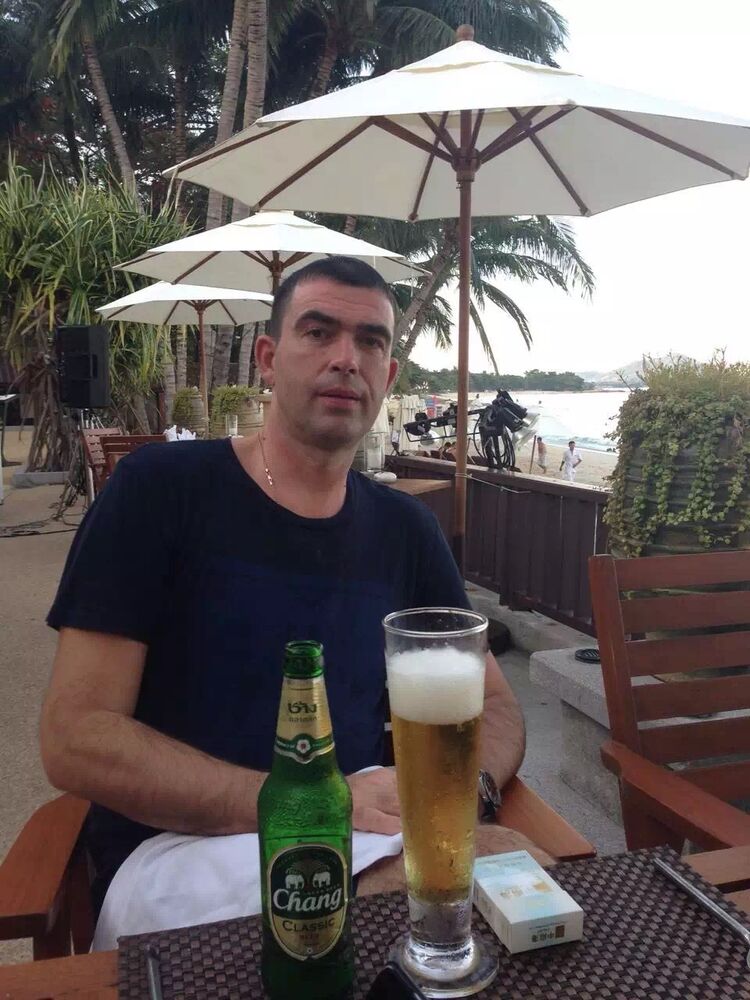  26091941  Viktor, 37 ,    