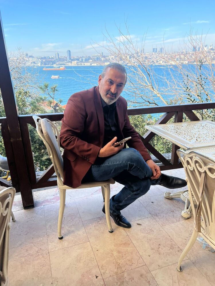  33988171  Hamdi, 52 ,    