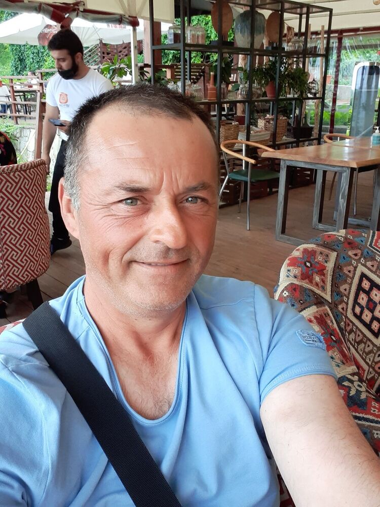  21408821  Goran, 54 ,    
