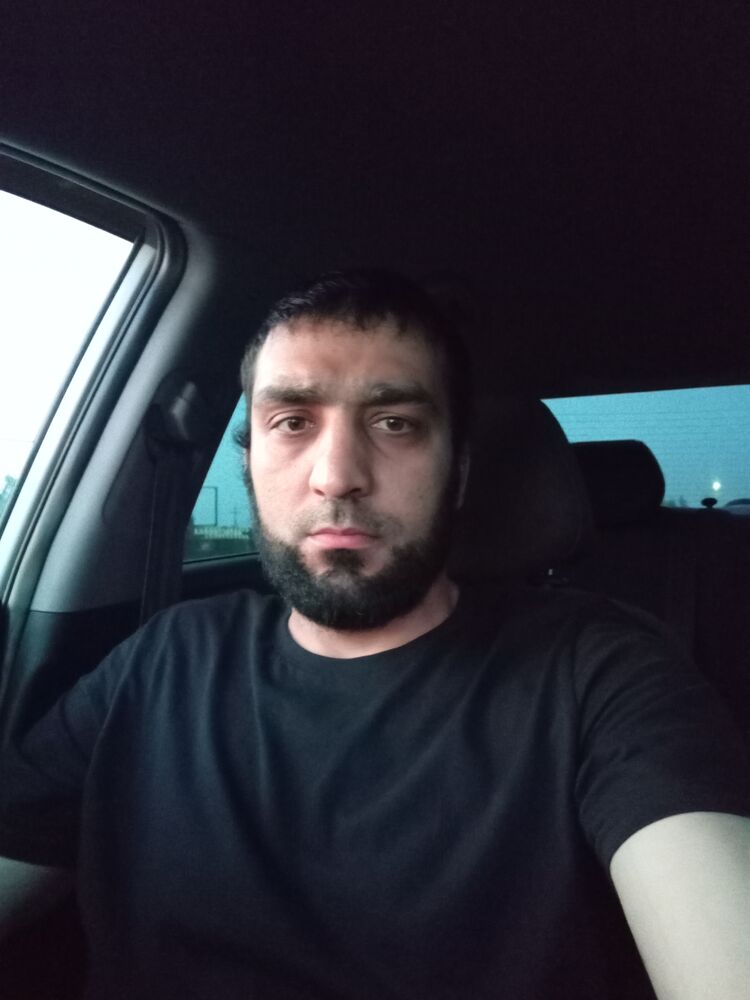  ,   Artur, 28 ,   ,   
