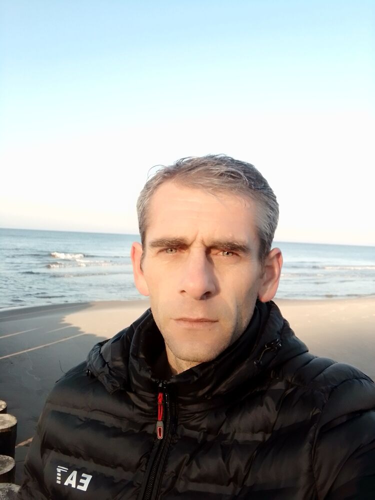  25864901  Valeri, 43 ,    