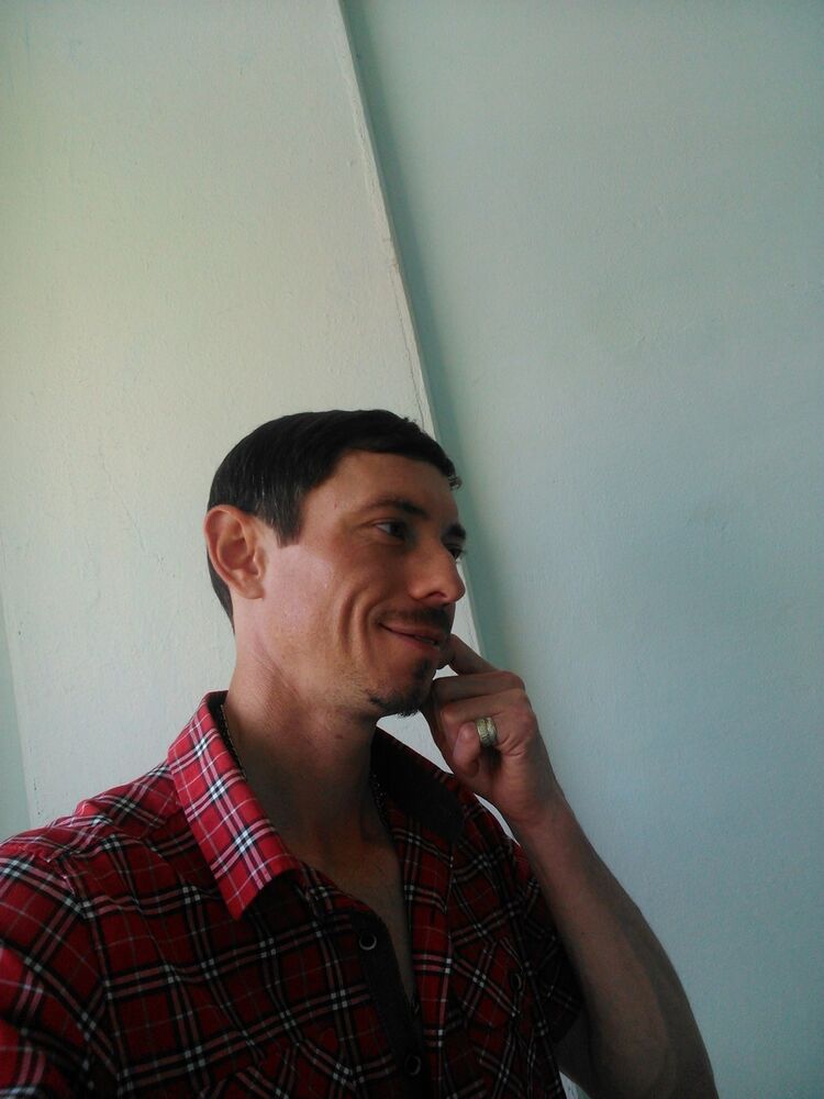  15155791  Artur, 44 ,    --
