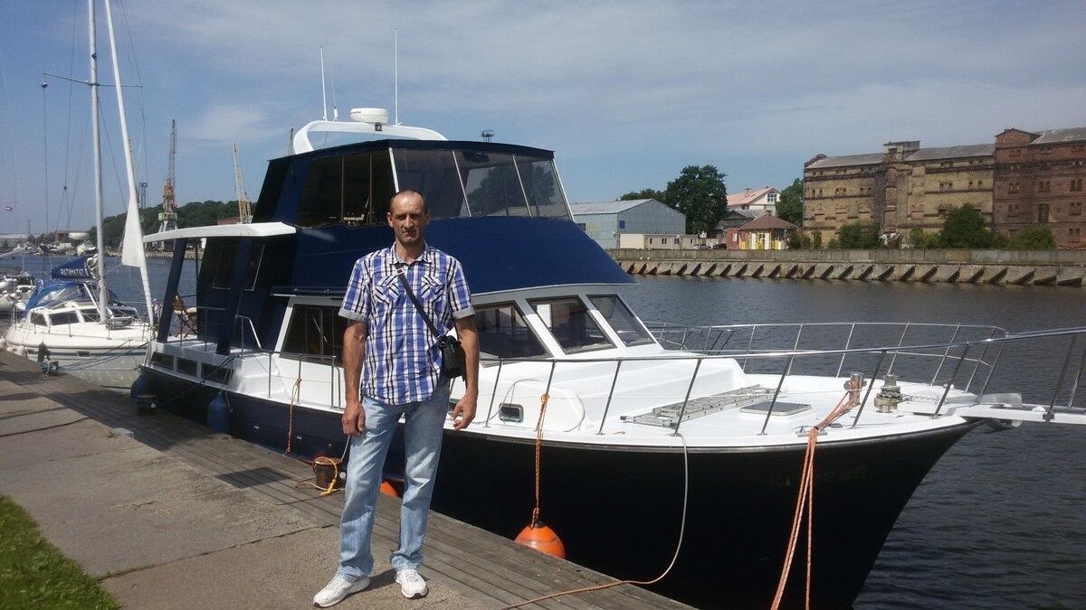  7708371  DIMA, 49 ,    Praha