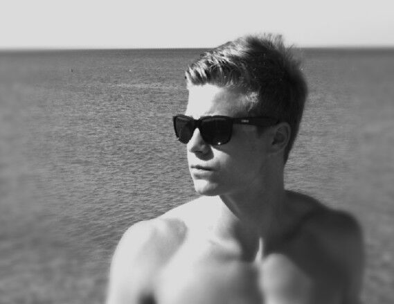  12933601  Nikolaj, 33 ,    
