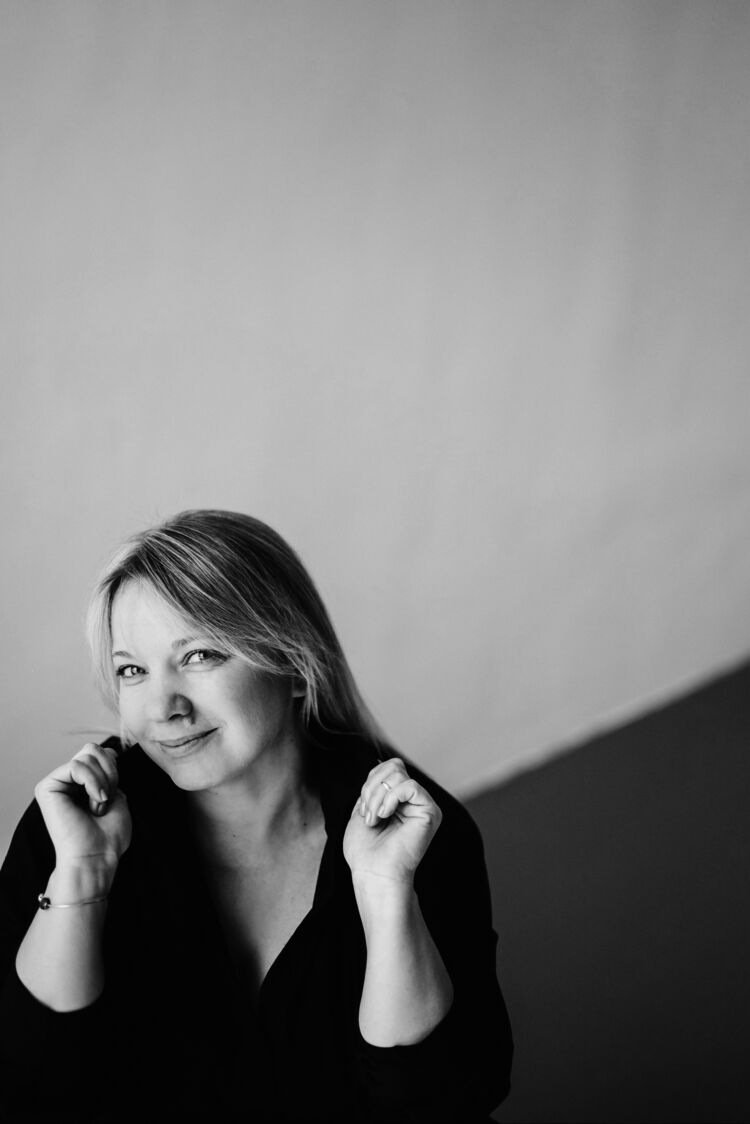  53772151  Elena, 43 ,    