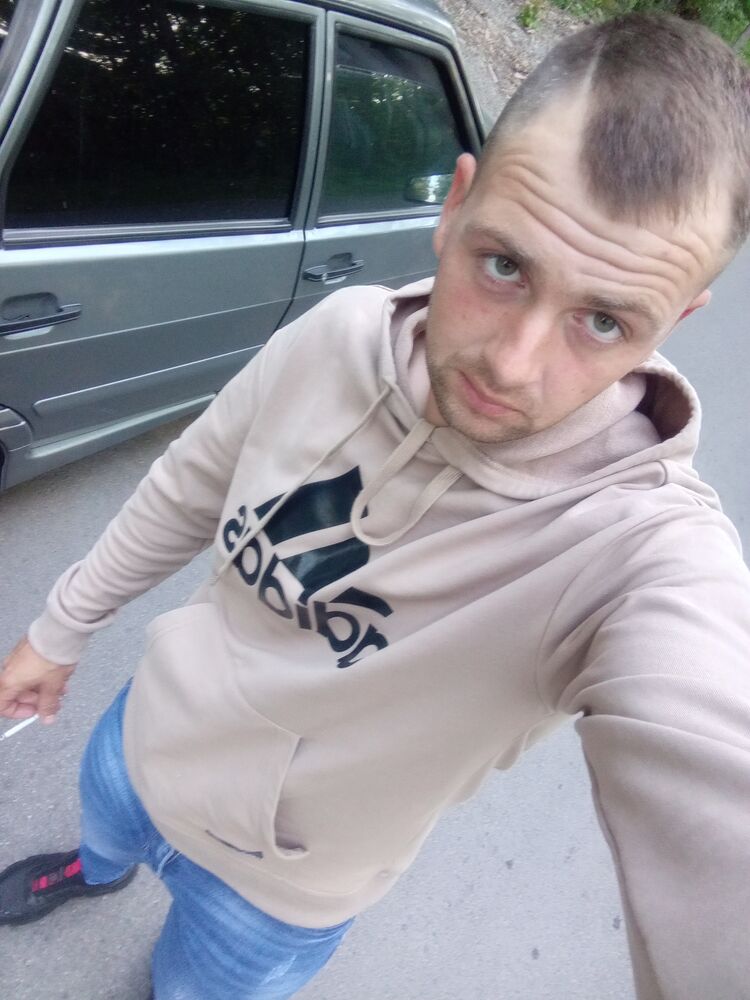  38405341  Andrei, 31 ,    