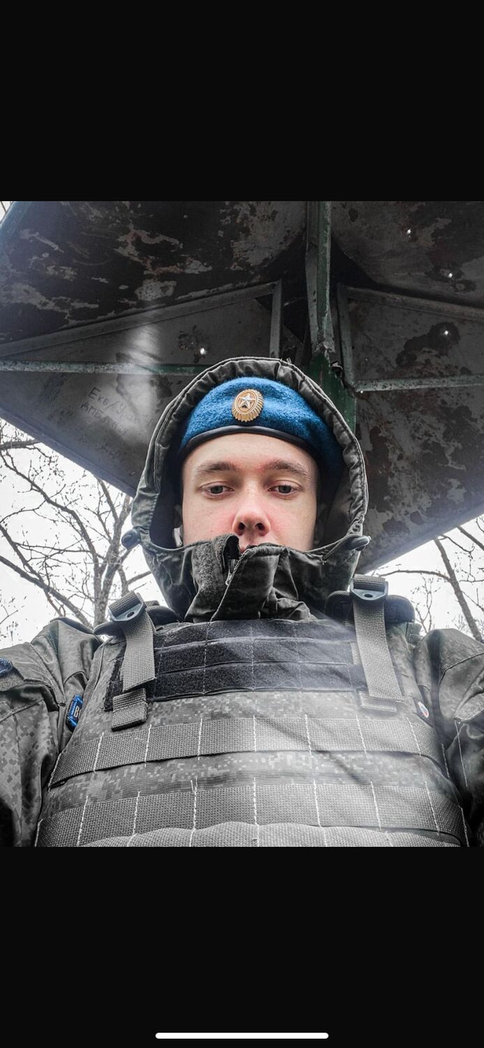  52877811  Denis, 21 ,    -