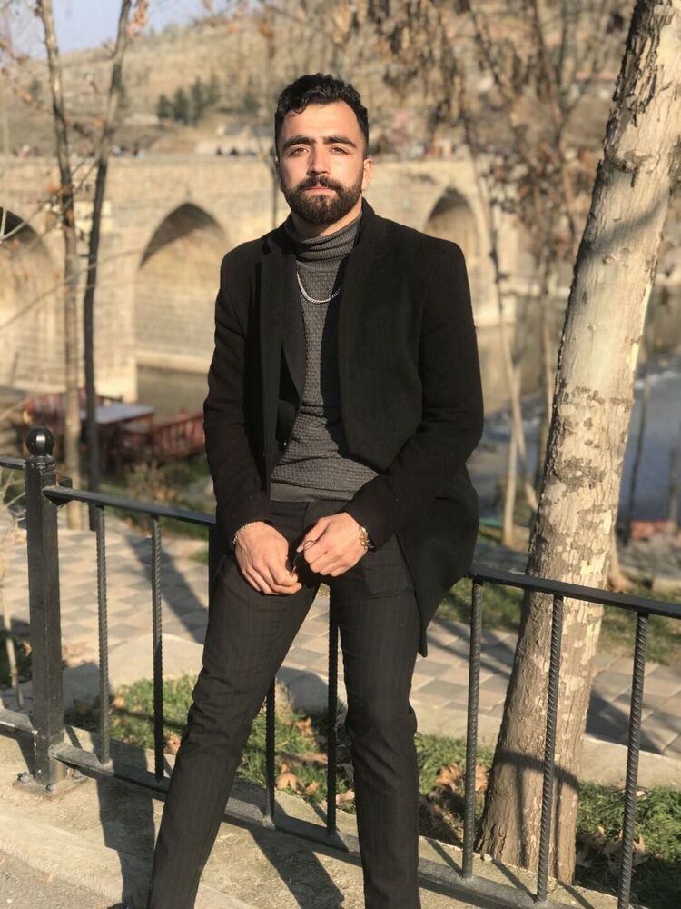  36472491  Burhan, 24 ,    Silivri