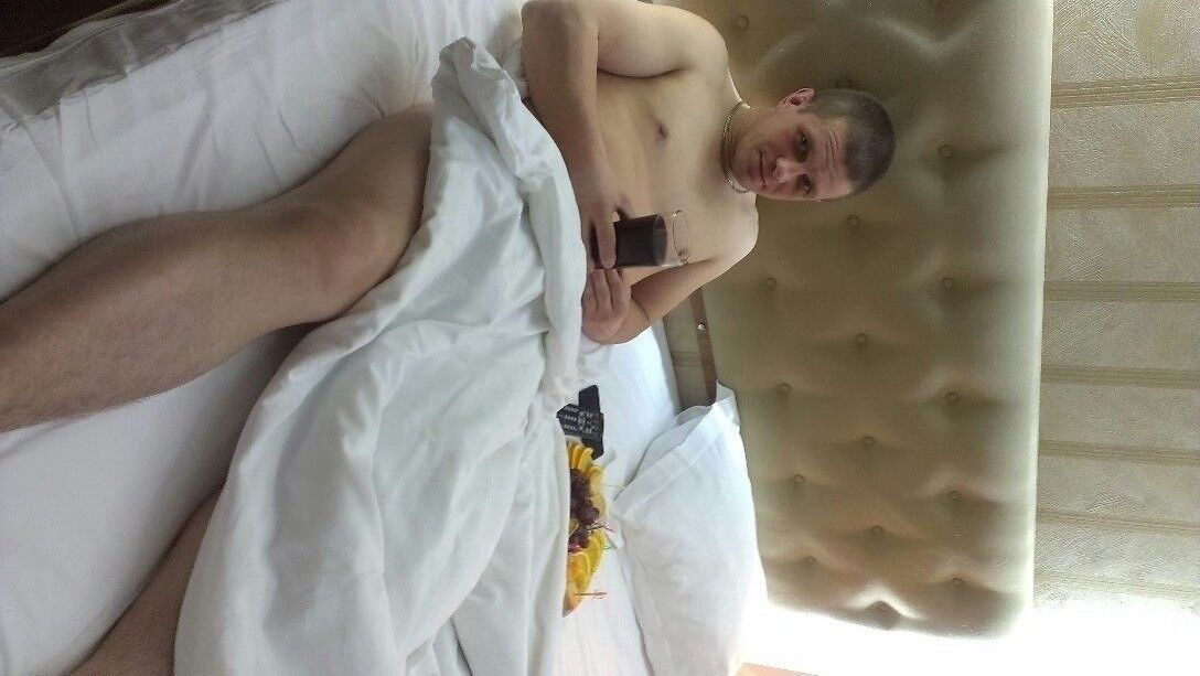  5583831  Nik, 42 ,    