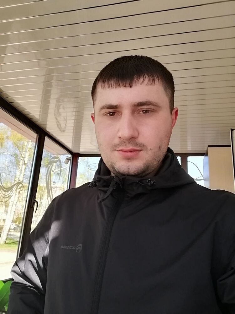  -,   Alexander, 32 ,   ,   , c , 