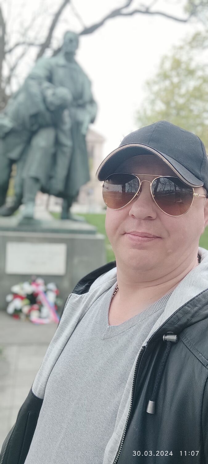  ,   Andrii, 47 ,   c 