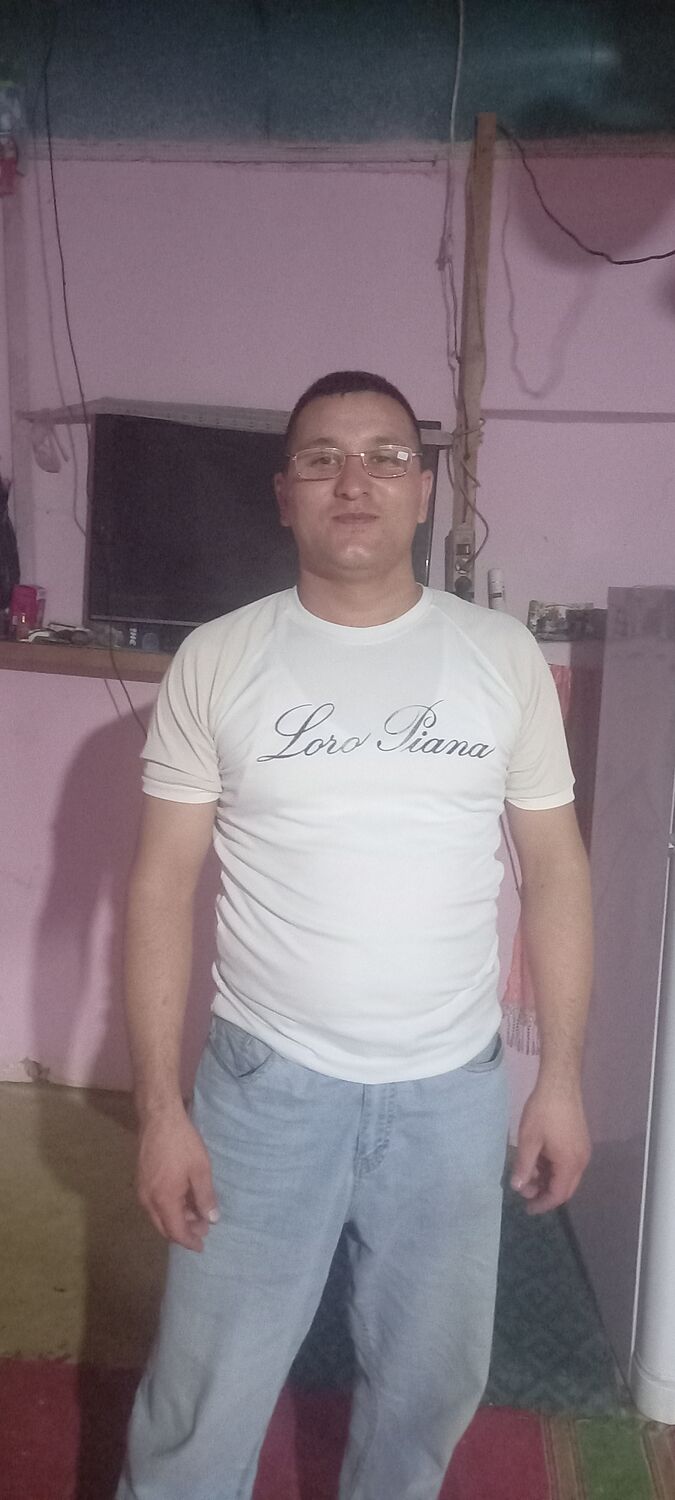  38309631  Ali, 34 ,    
