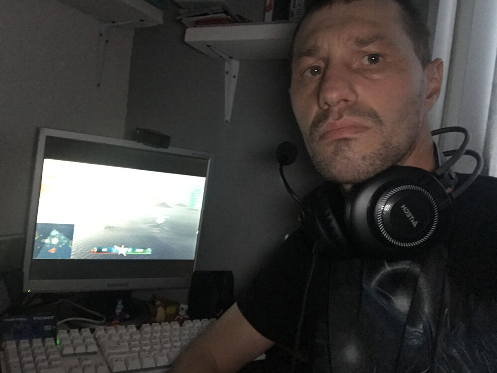  52890941  Vik, 37 ,    