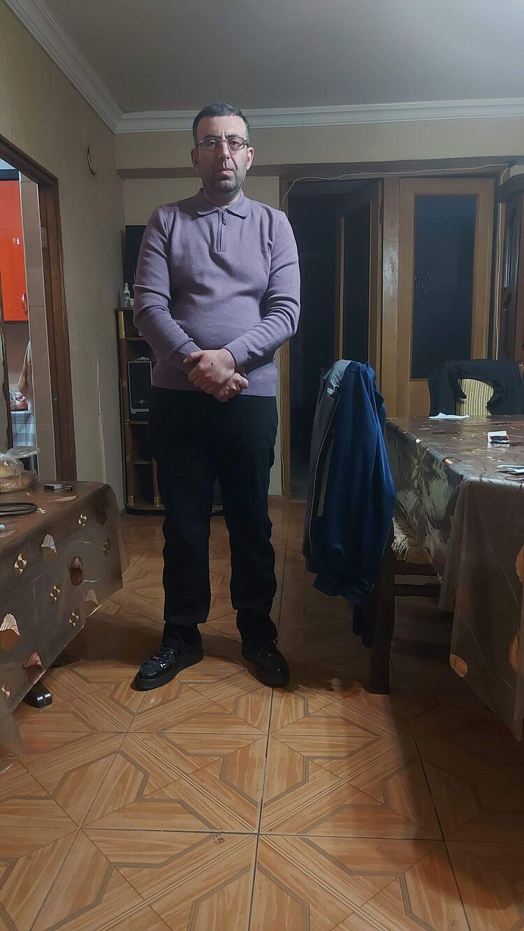  54385451  ROBERT, 42 ,    