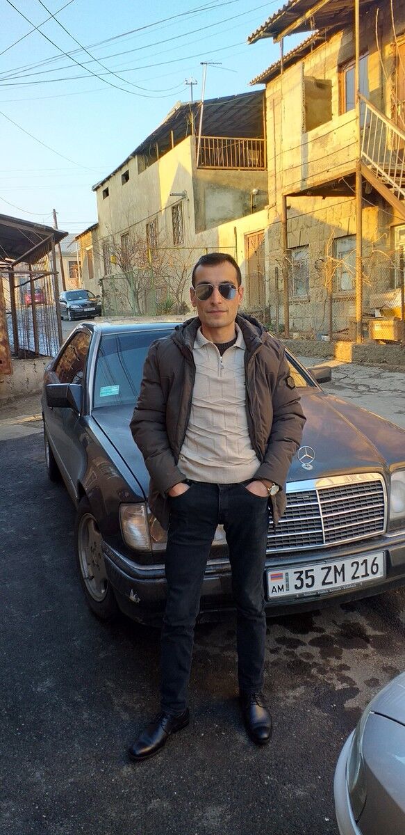  14756351  Armen19855, 38 ,    