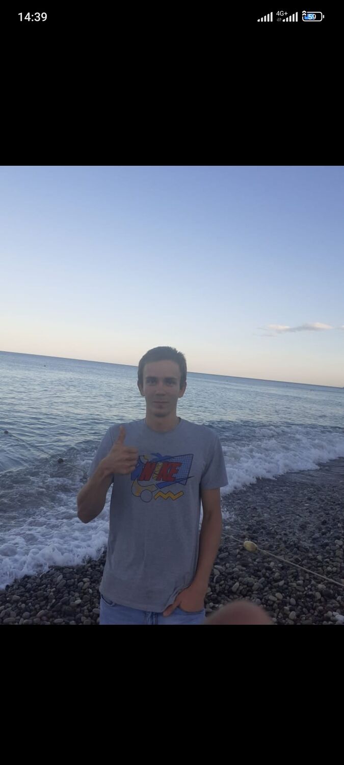  35372161  Konstantin, 26 ,    --