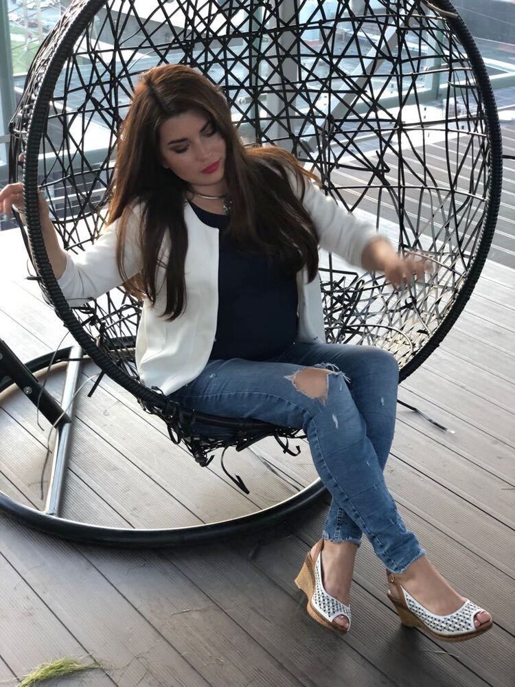  ,   Isabelle, 40 ,  