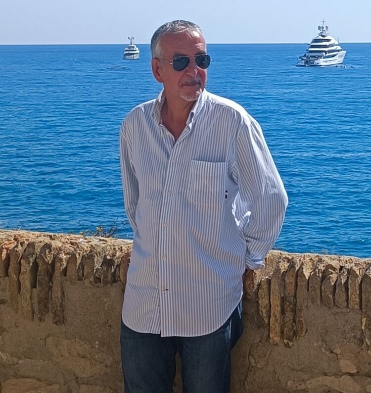  47802451  Philippe, 54 ,    