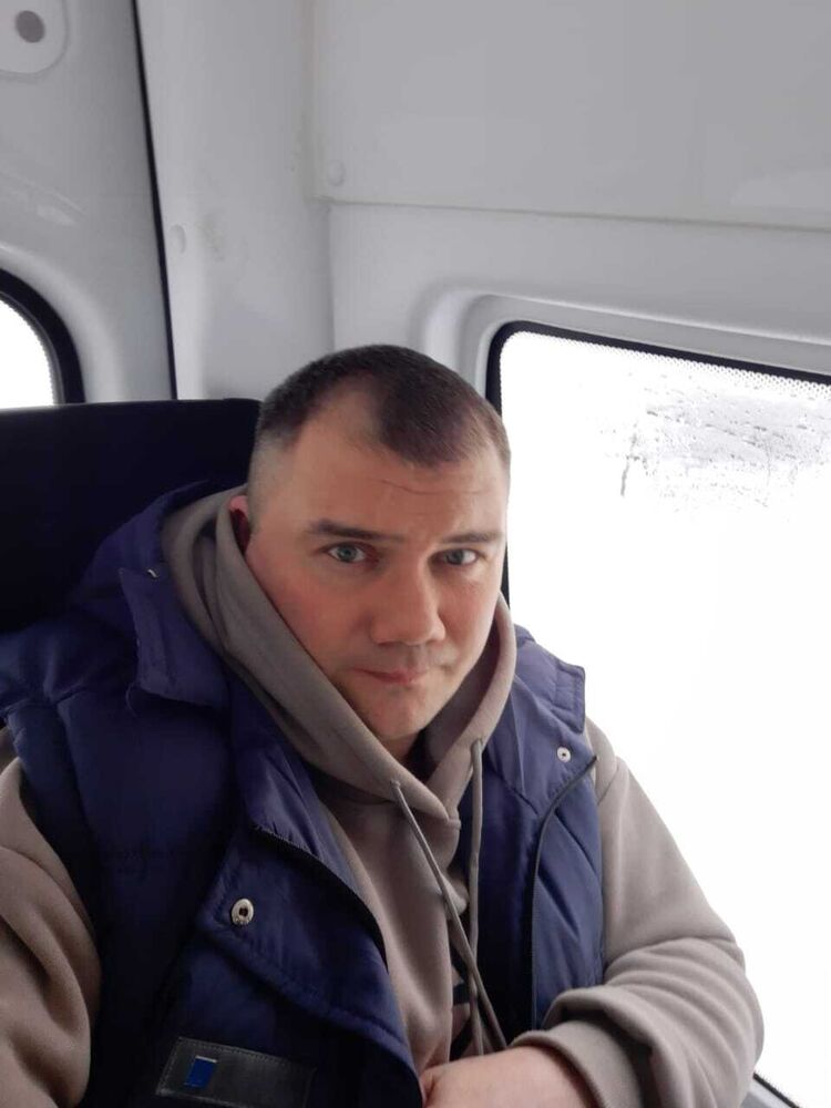  45606231  Nikolai, 39 ,    
