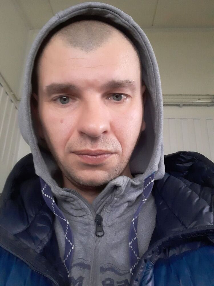  30726431  Konstantin, 43 ,    