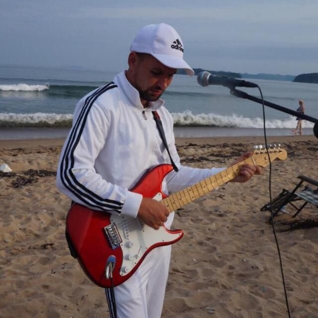 ,   Mikis, 39 ,   
