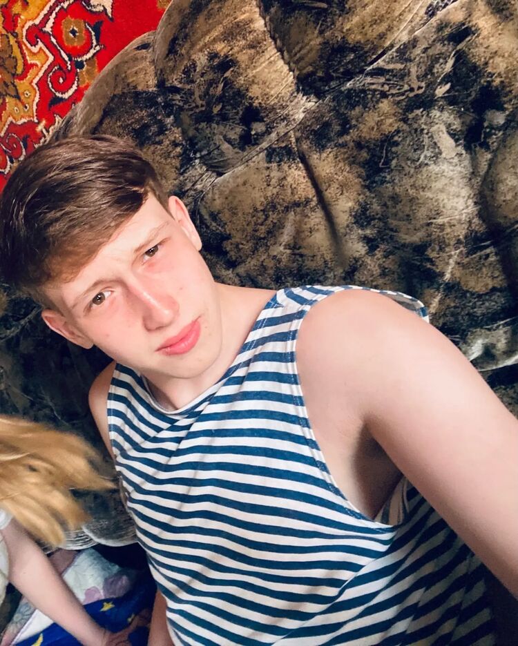  32441501  Nikolay, 20 ,    
