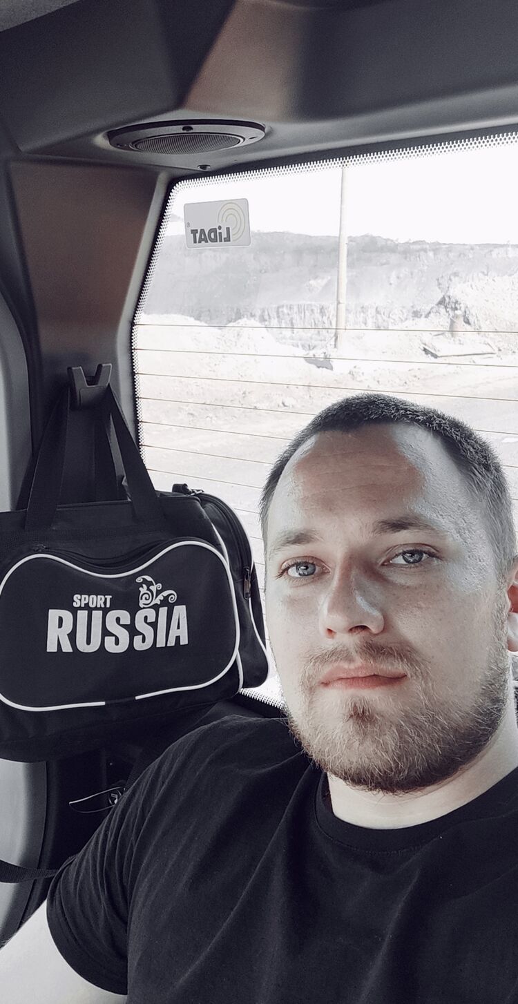  42815851  Nikolai, 31 ,     