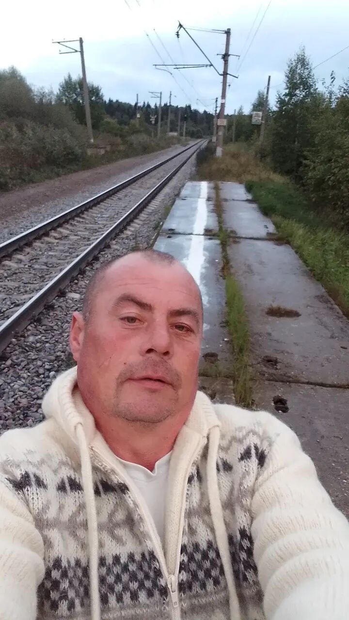  29899781  Ivan, 44 ,    