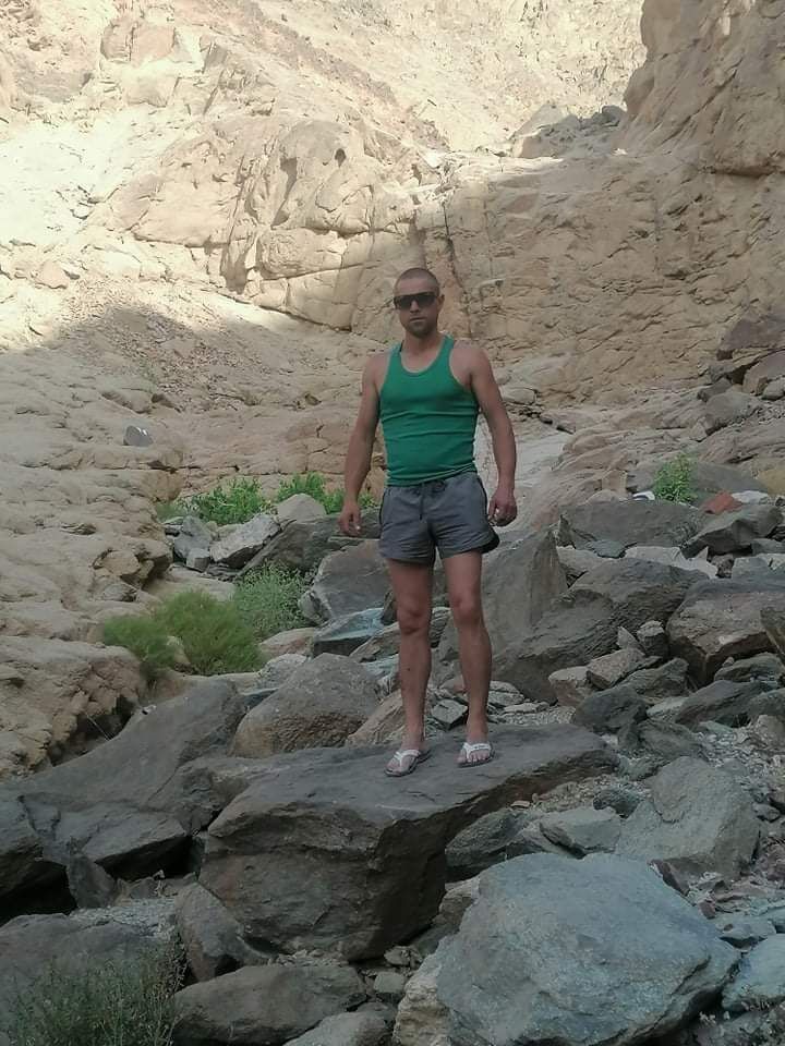  53489931  Sergiu, 35 ,    Azor