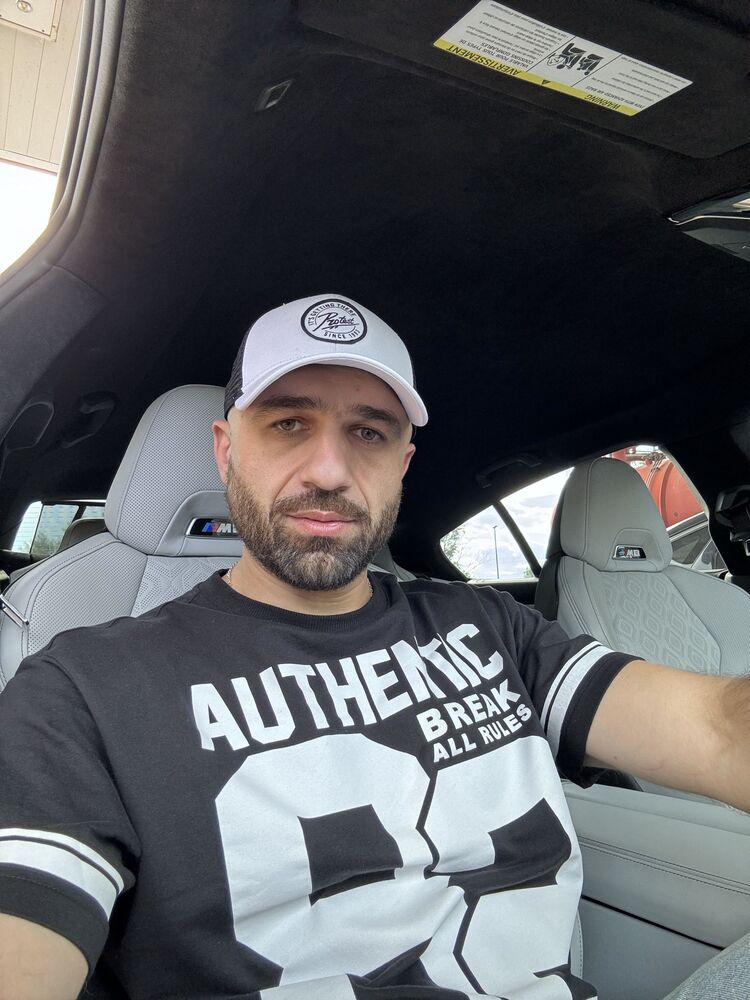  ,   Ash, 37 ,   ,   