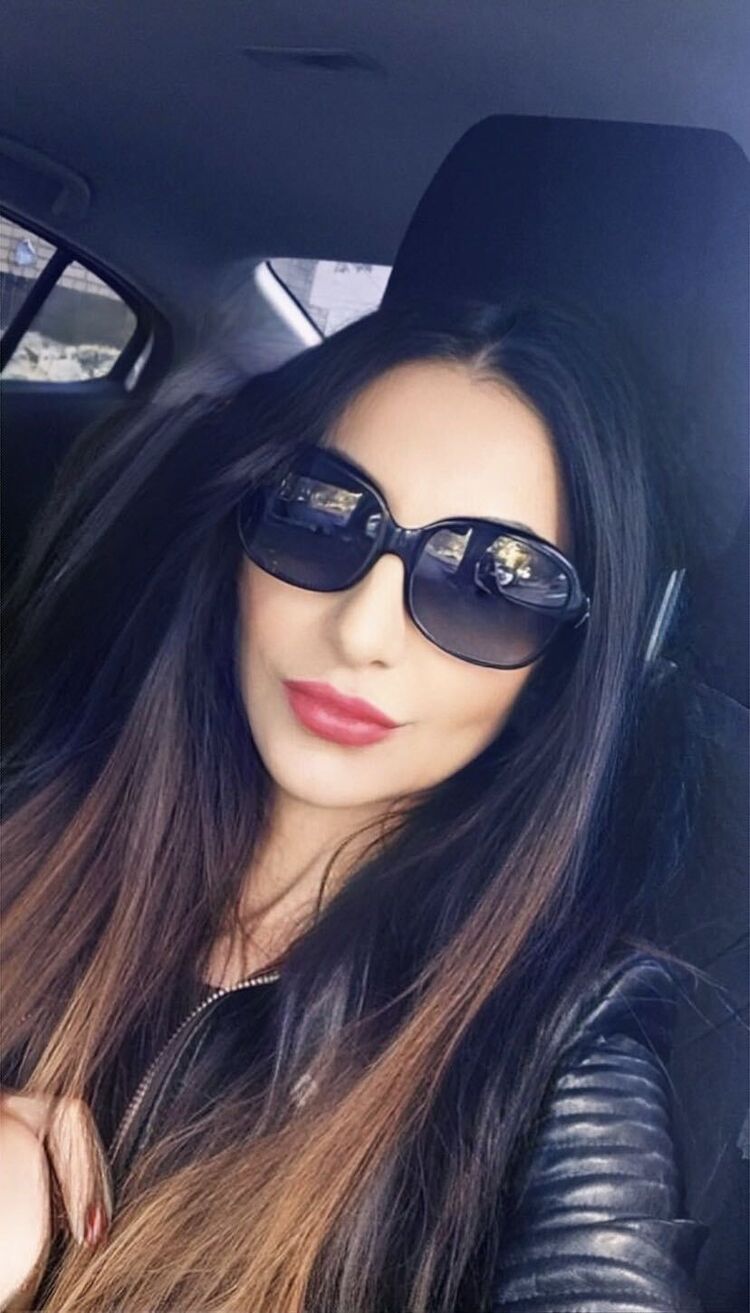  ,   Karina, 51 ,   c 