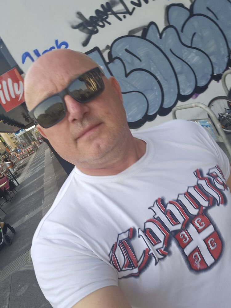  45924831  Predrag, 52 ,    