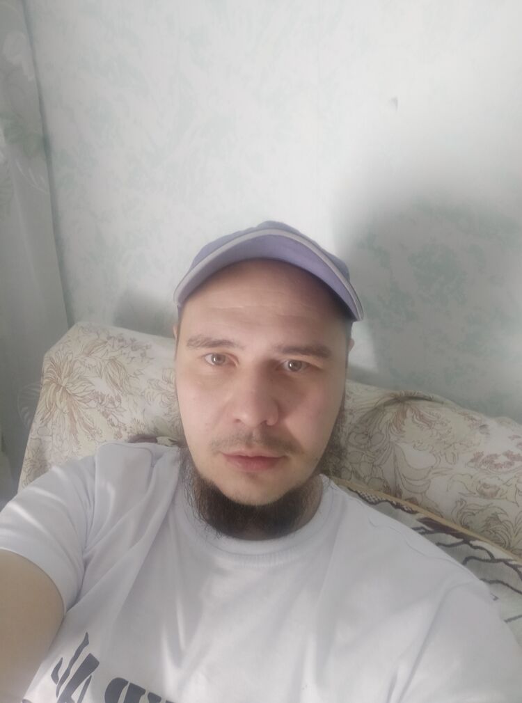  49243271  Max, 32 ,    
