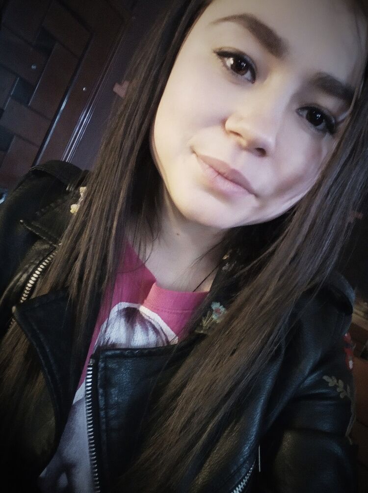  17632721  Daniela, 24 ,    