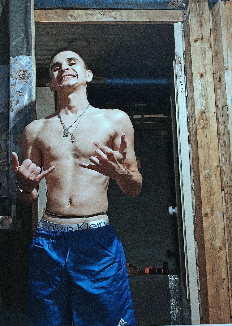  46886181  , 27 ,    