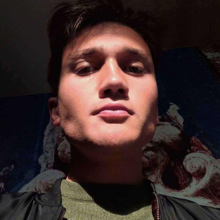  33129331  Charly, 22 ,    