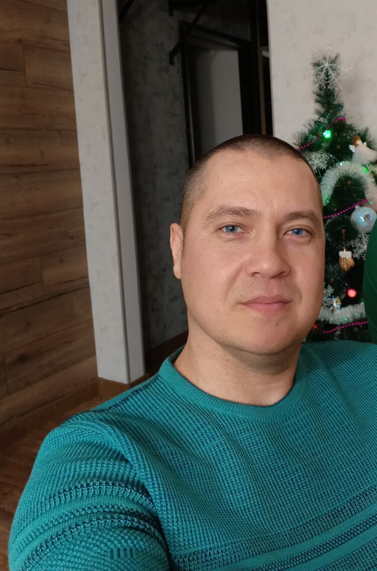  40610611  Vladislav, 41 ,    