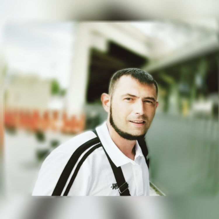  Praha,   Serhii, 34 ,  