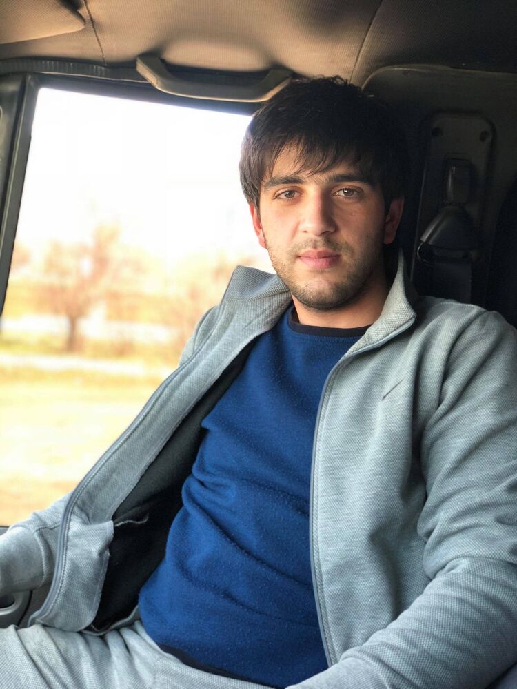  11784311  Artak, 33 ,    