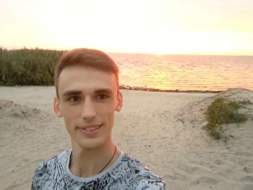  18366181  Vlad, 27 ,    