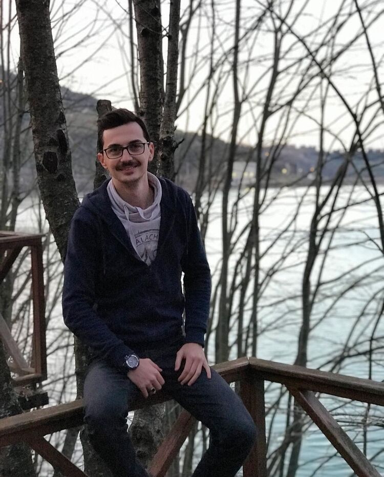  42022811  Semih, 28 ,    