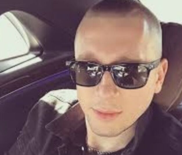  23627661  Vladimir, 32 ,    