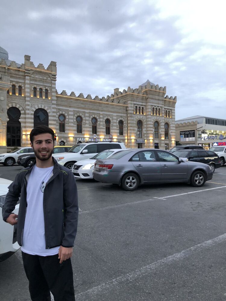  27040281  Ceferzadeeli, 22 ,    